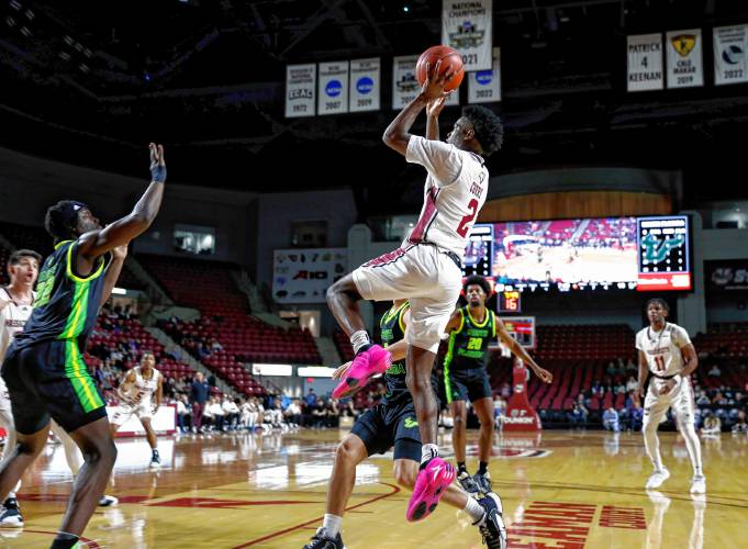 Jaylen Curry (2) and the UMass men’s basketball team welcome VCU to the Mullins Center for a huge Atlantic 10 game on Tuesday.