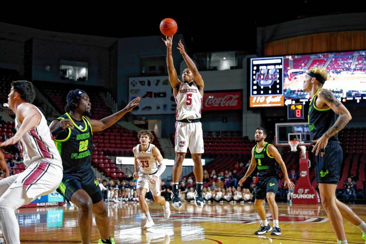 Keon Thompson (5) and the UMass men’s basketball team picked up a 69-57 win over George Washington on Tuesday night.