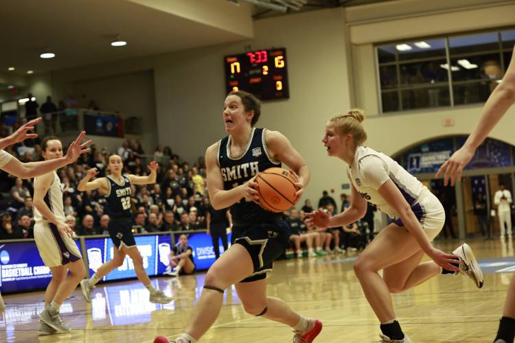 Smith College's Jessie Ruffner drives to the rim against NYU in the NCAA Div. III Women’s National Championship Game on Saturday in Columbus, Ohio.