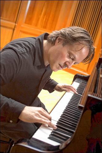 Pianist Steven Schoenberg is set to perform at the 1794 Meetinghouse at 4 p.m. on Sunday, Sept. 8.