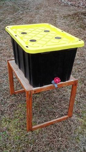 Excess liquid (leachate) is a perpetual problem for worm bins. The addition of a sealed reservoir and drain manages the leachate and helps maintain aerobic conditions in the bin.