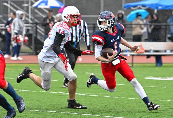 Mahar’s Morgan Softic tries to get around the end pursued by Athol’s Ethan Goodwin in Orange on Thursday.