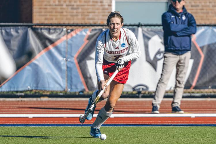 UMass’ Claire Danahy (7) looks to make a pass during the Minutewomen’s 2-1 come-from-behind win over UConn in the NCAA Tournament Round of 16 on Nov. 15 in Storrs, Conn.