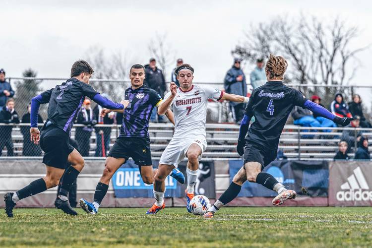 UMass’ Johan Feilscher (7) dribbles the ball through a host of Evansville defenders during the Minutemen’s 2-1 first-round win over the Aces on Noc. 21 in Amherst, Mass.